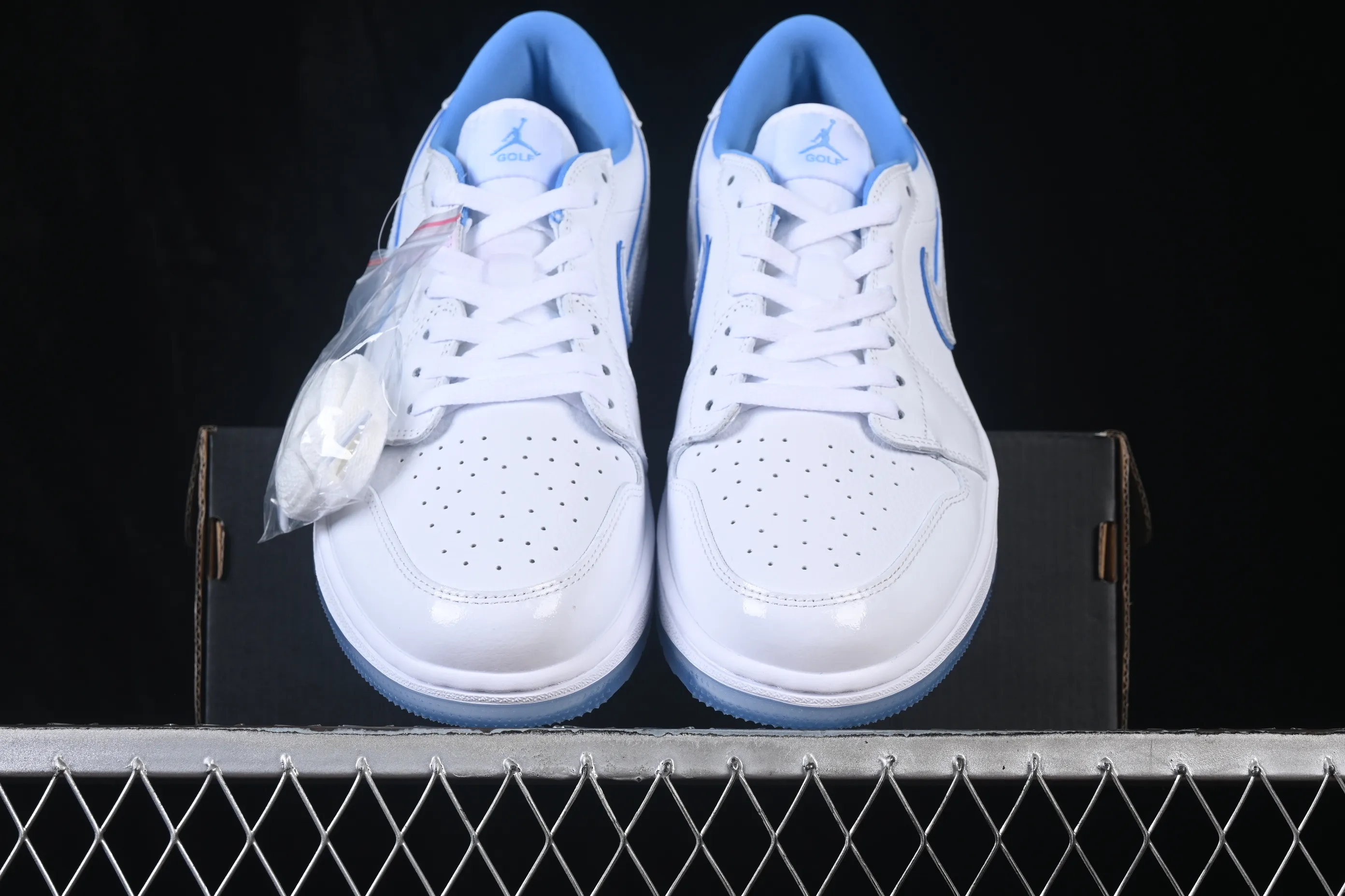 All categories Air Jordan Jordan series basketball shoes Air Jordan 1 Low Air Jordan 1 Low AJ1 Joe 1 patent leather white and blue low-top retro cultural basketball shoes DD9315-118